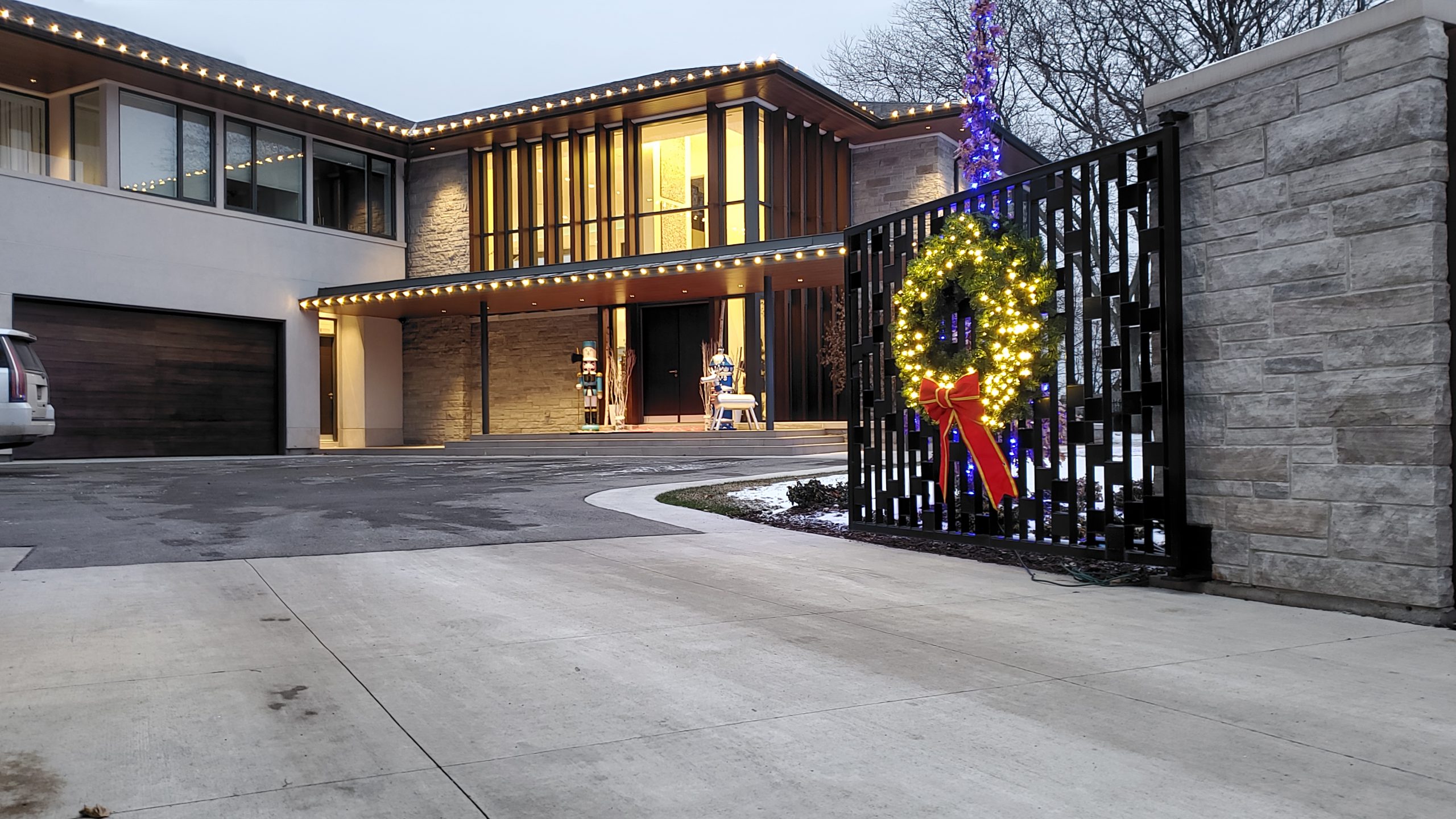 Sleek Modern Lighting with Oversized Wreath
